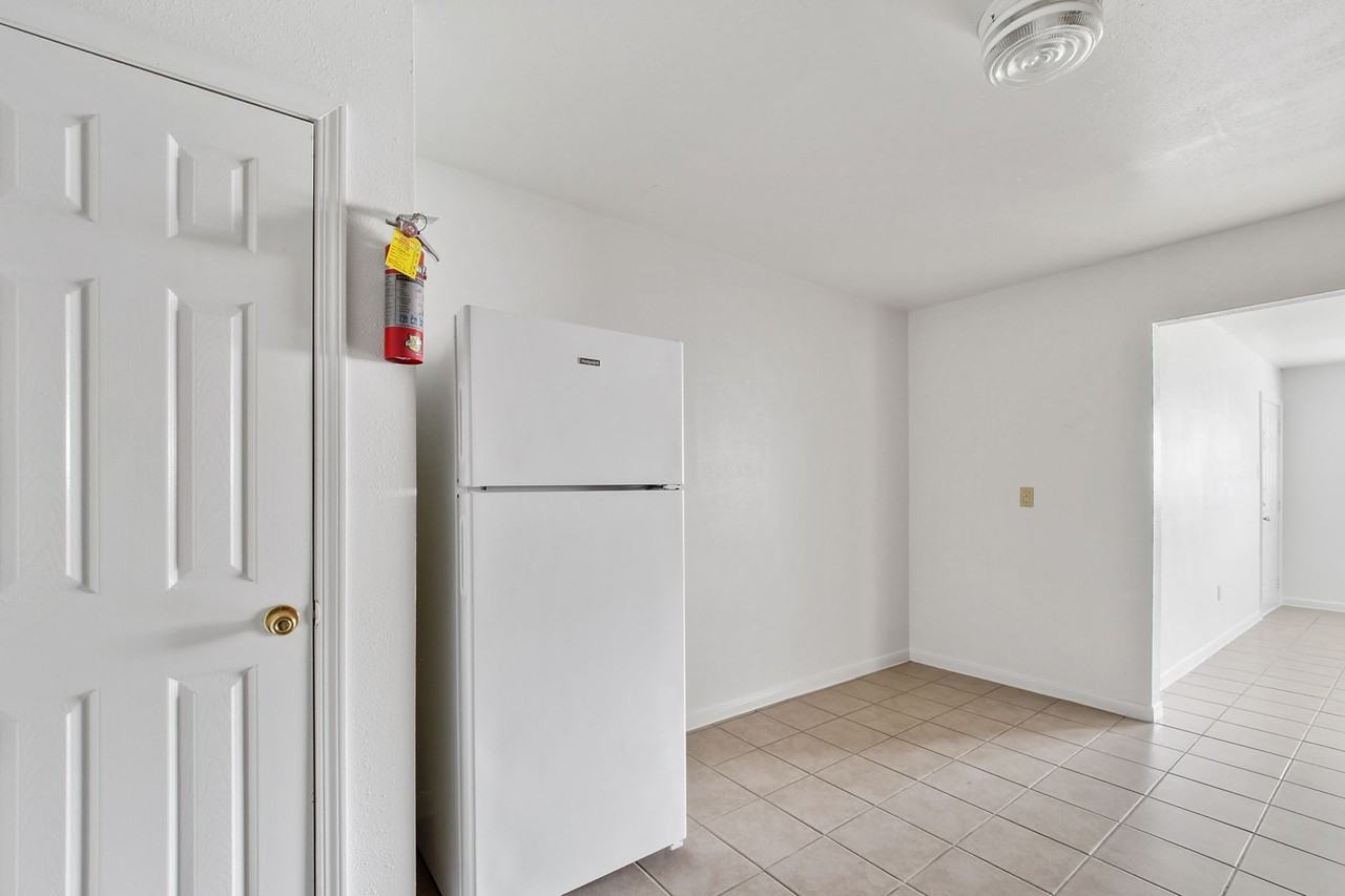 La Paloma Village Apartments - Photo 7 of 36