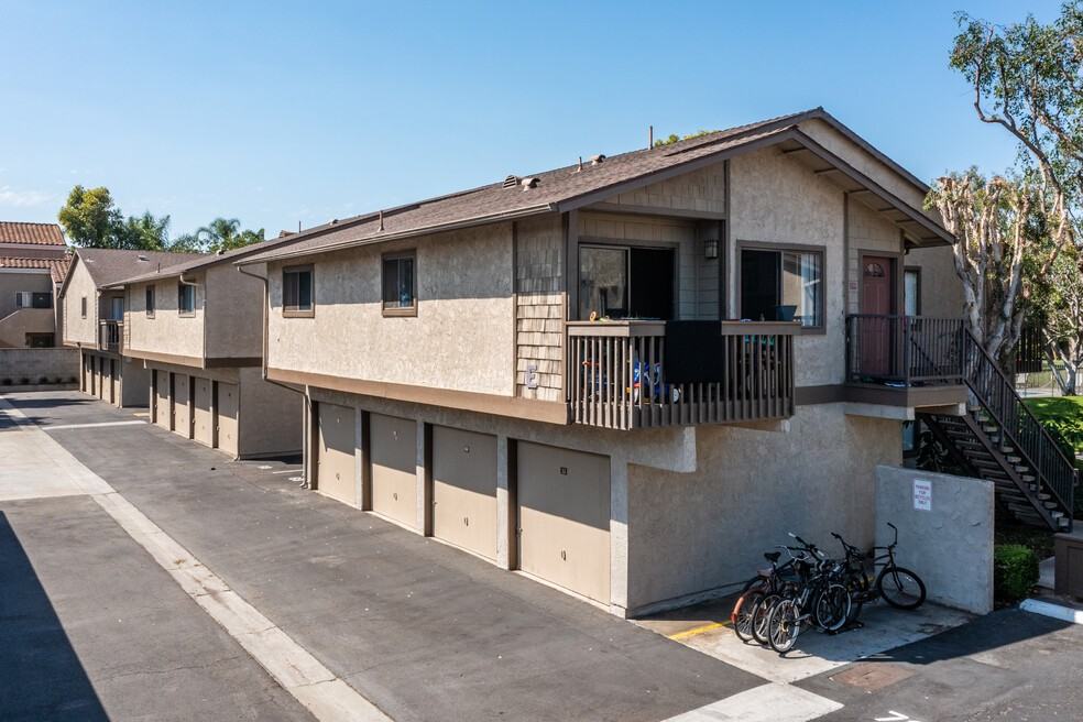 Westlake Village Apartments 955 W 19th St, Costa Mesa, CA 92627 Zumper