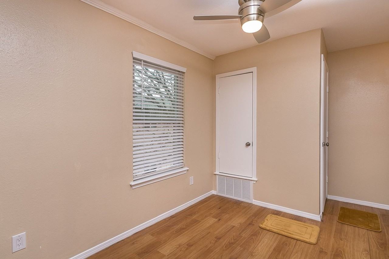 3003 S.W. 27th Ave - Photo 6 of 13