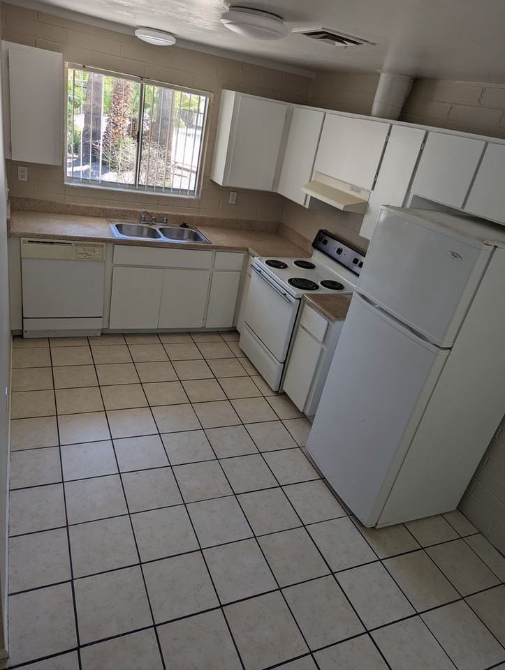 Villa Del Rey Apartment Homes - Photo 5 of 15