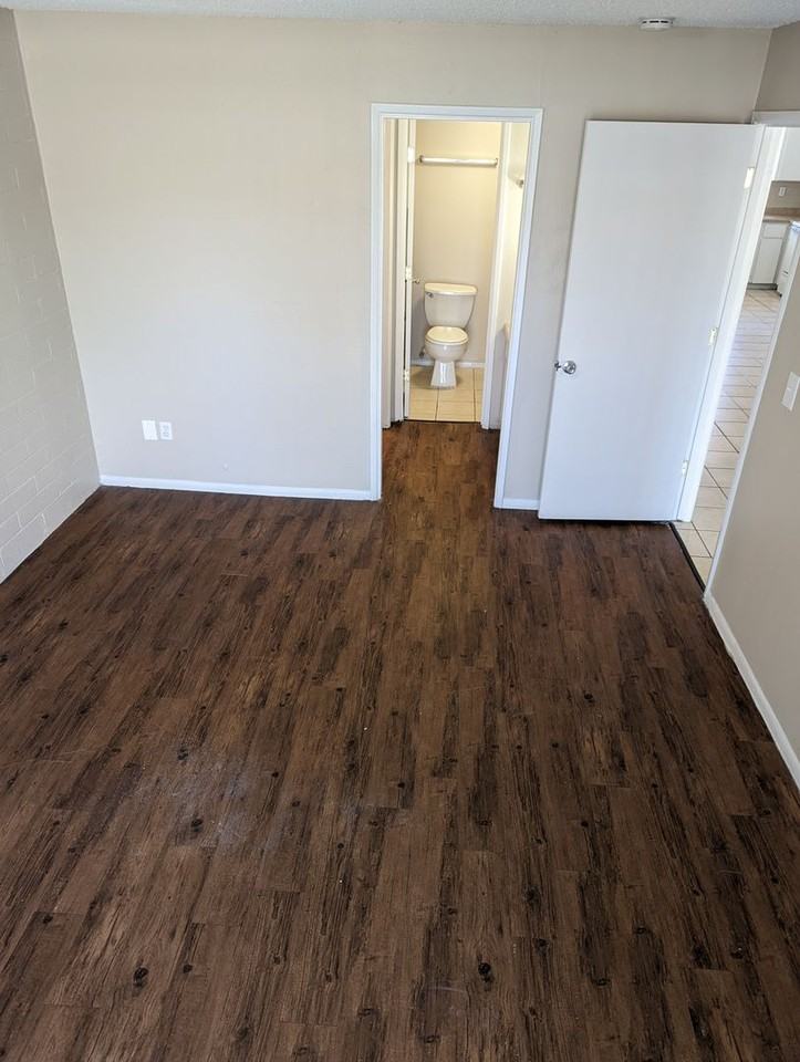 Villa Del Rey Apartment Homes - Photo 6 of 15