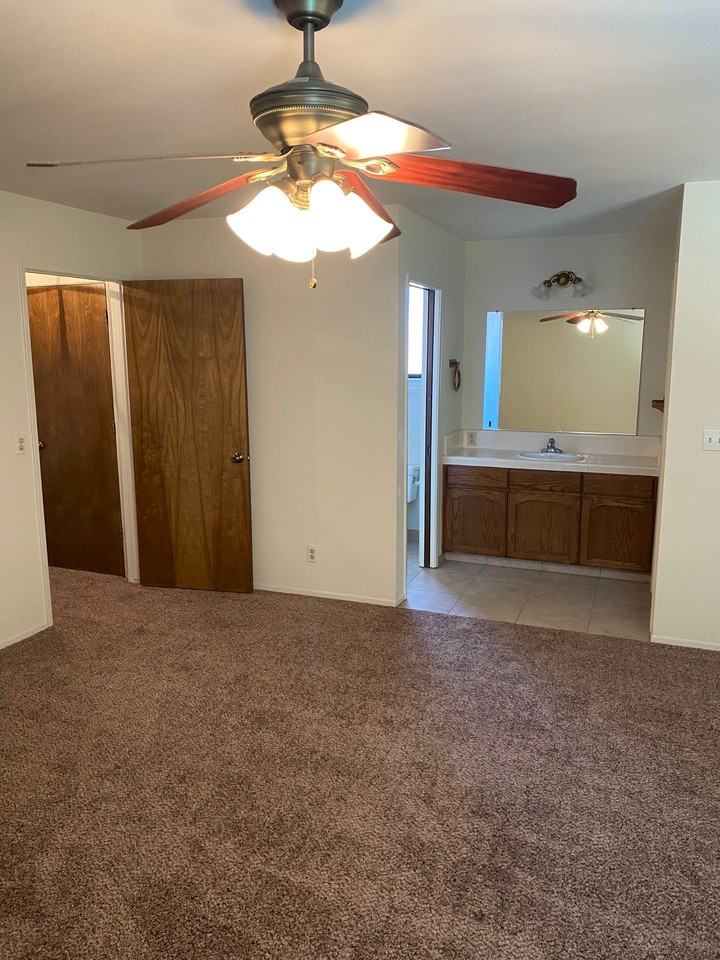 Remington Arms Apartment Homes - Photo 6 of 7