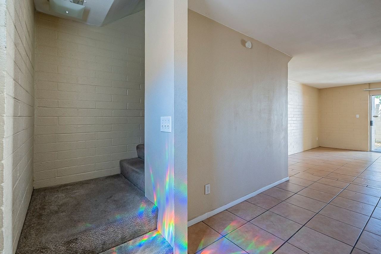 2 bedroom 1.5 bathroom in the heart of Phoenix - Photo 4 of 35