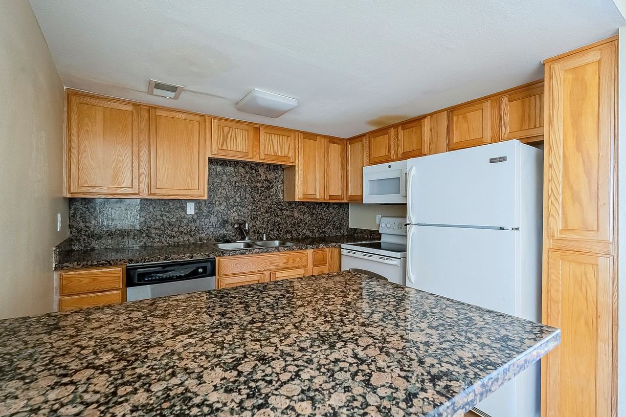 2 bedroom 1.5 bathroom in the heart of Phoenix - Photo 6 of 35