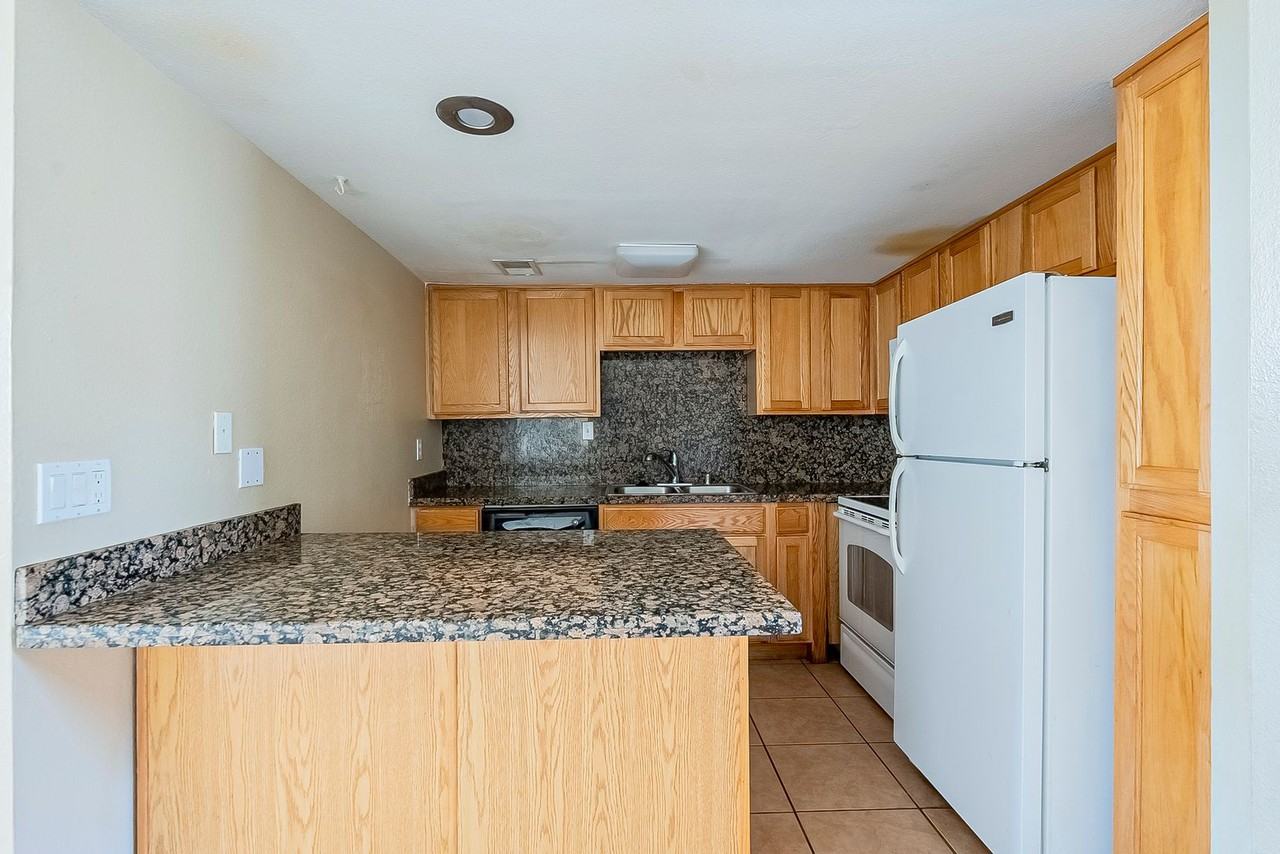 2 bedroom 1.5 bathroom in the heart of Phoenix - Photo 7 of 35