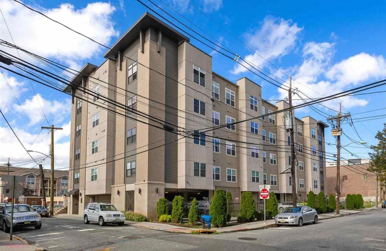 The Jacklyn: Elevate Your Lifestyle in Modern Luxury Living - Photo 5 of 20