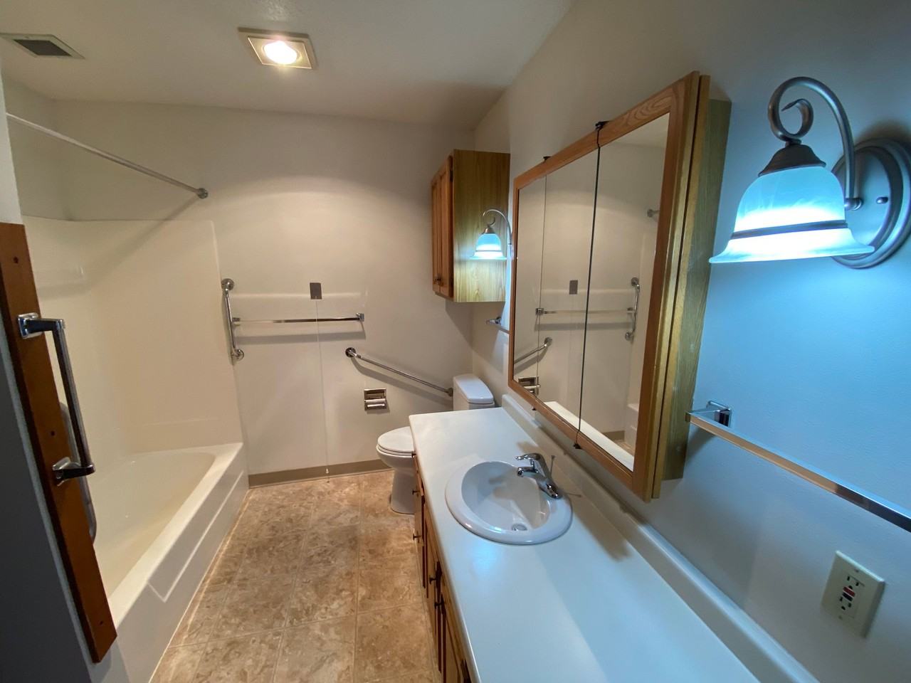 Salzer Square Apartments - Photo 6 of 7