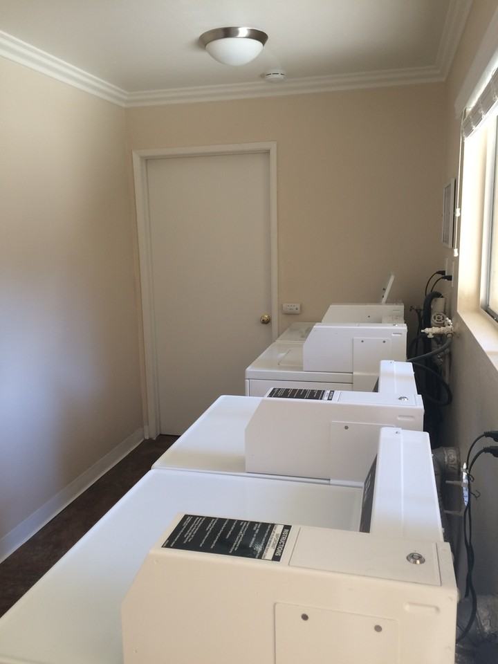 Arizona Towers Apartments - Photo 2 of 18