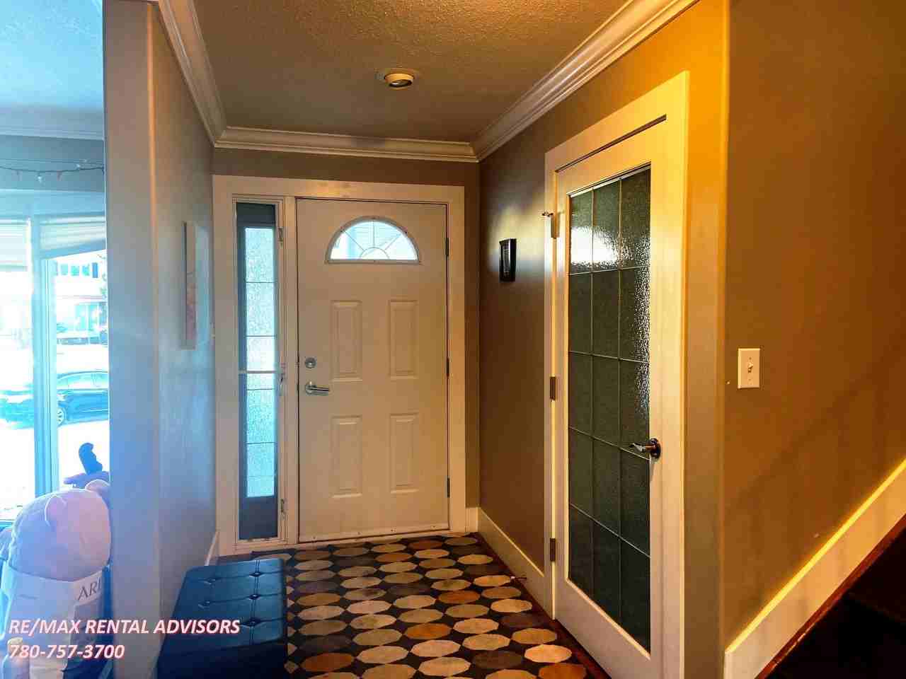 2412 112a St Nw - Photo 2 of 20