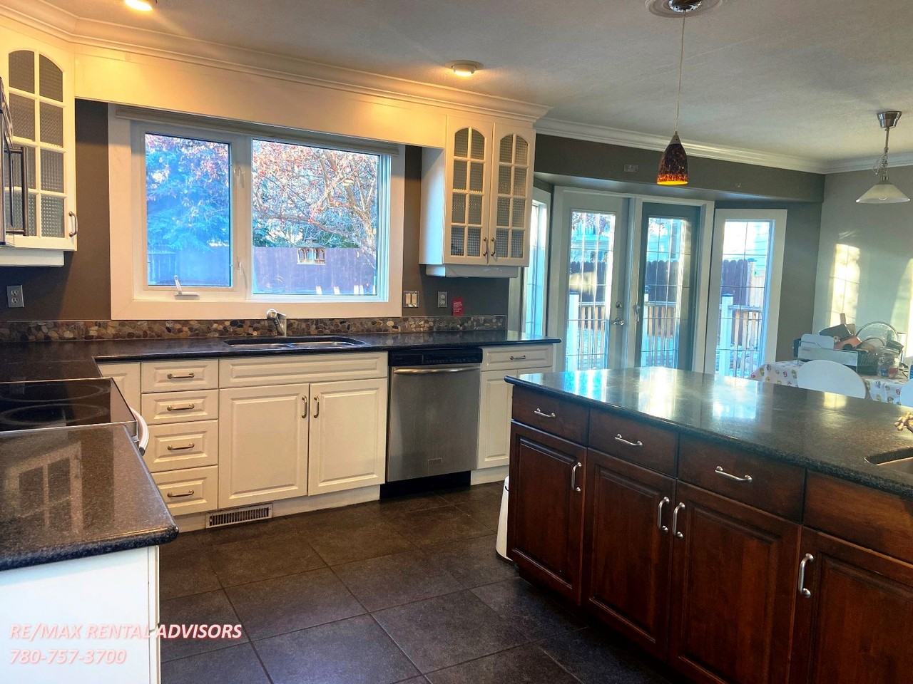 2412 112a St Nw - Photo 3 of 20