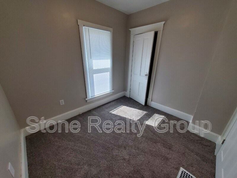 510 S 18th St - Photo 6 of 11