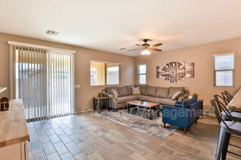 17121 W Butler Ave - Photo 3 of 32