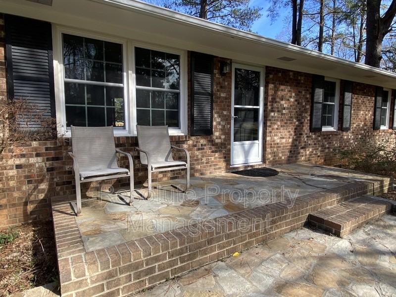 1305 Keith Ln - Photo 2 of 17