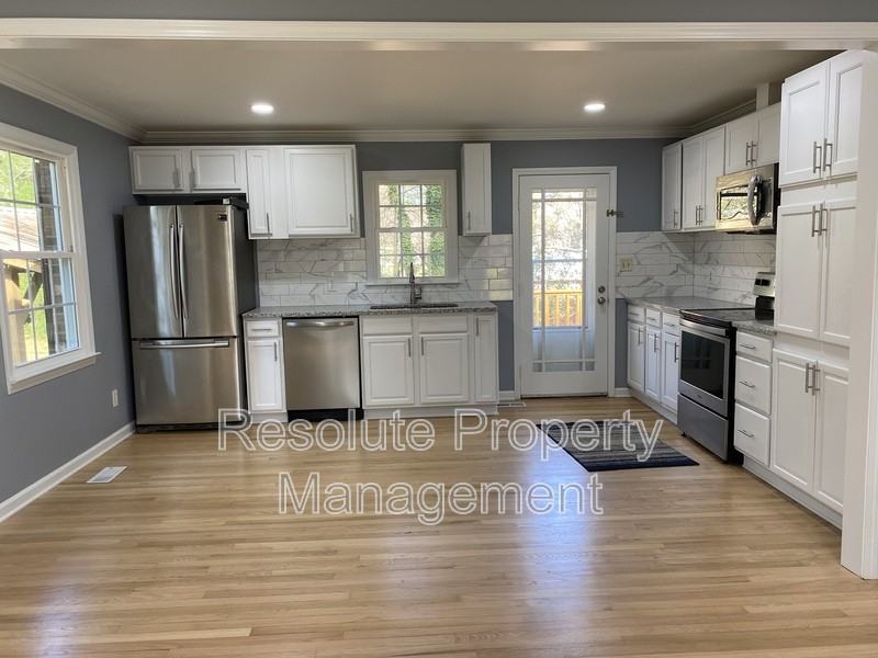 1305 Keith Ln - Photo 3 of 17