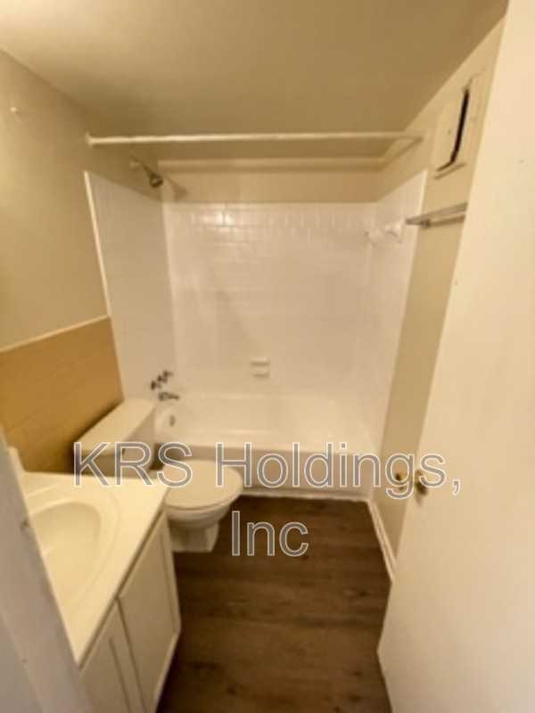 1257 Nelson St #D - Photo 4 of 16