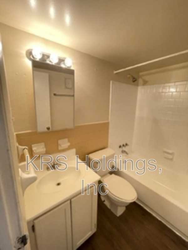 1257 Nelson St #D - Photo 6 of 16