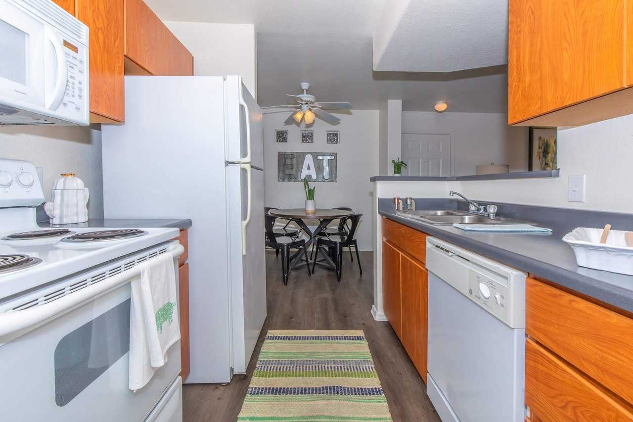 Port Royal Apartments - Photo 5 of 36