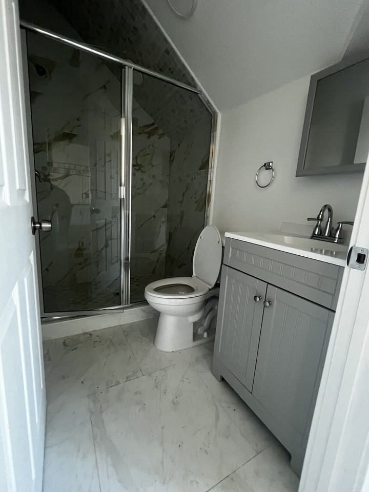 1513 West 28th Street - Photo 4 of 11