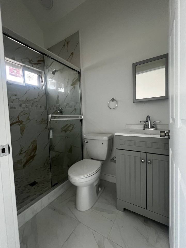 1513 West 28th Street - Photo 6 of 11