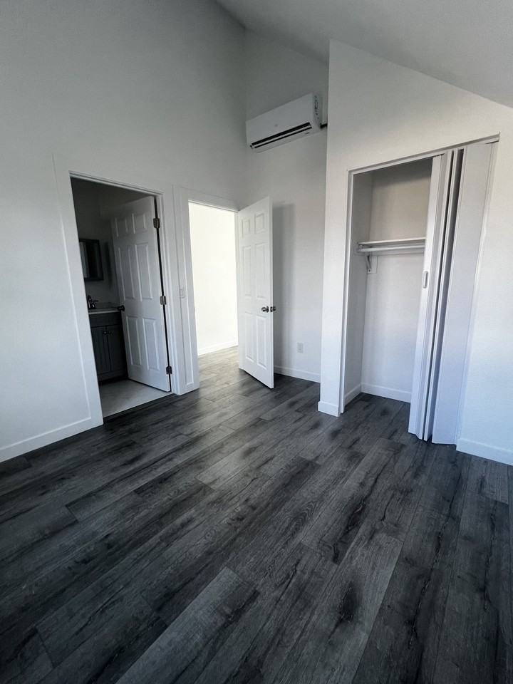 1513 West 28th Street - Photo 7 of 11