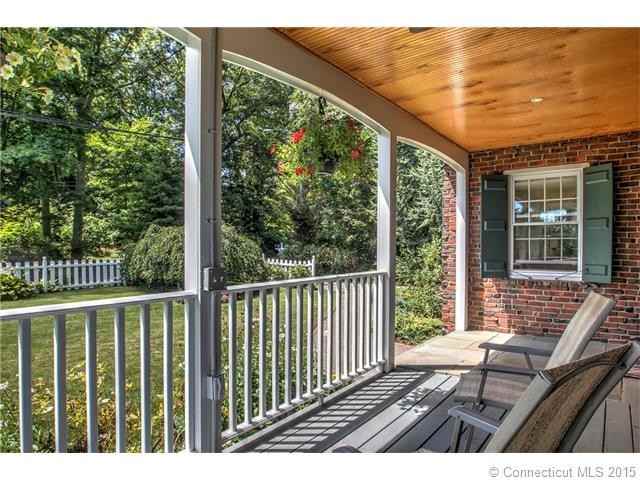 19 Cedarhurst Ln - Photo 2 of 40