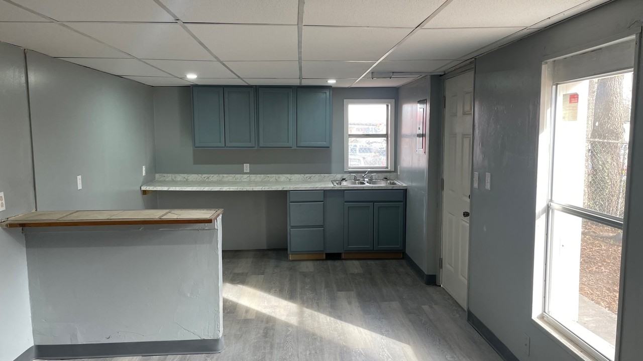 303 S Oak St #3 - Photo 6 of 8