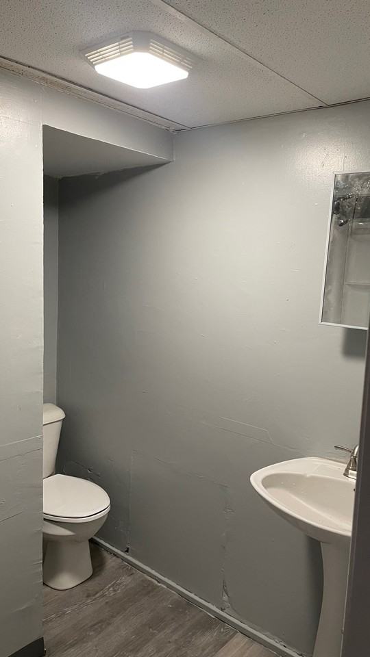 303 S Oak St #3 - Photo 7 of 8