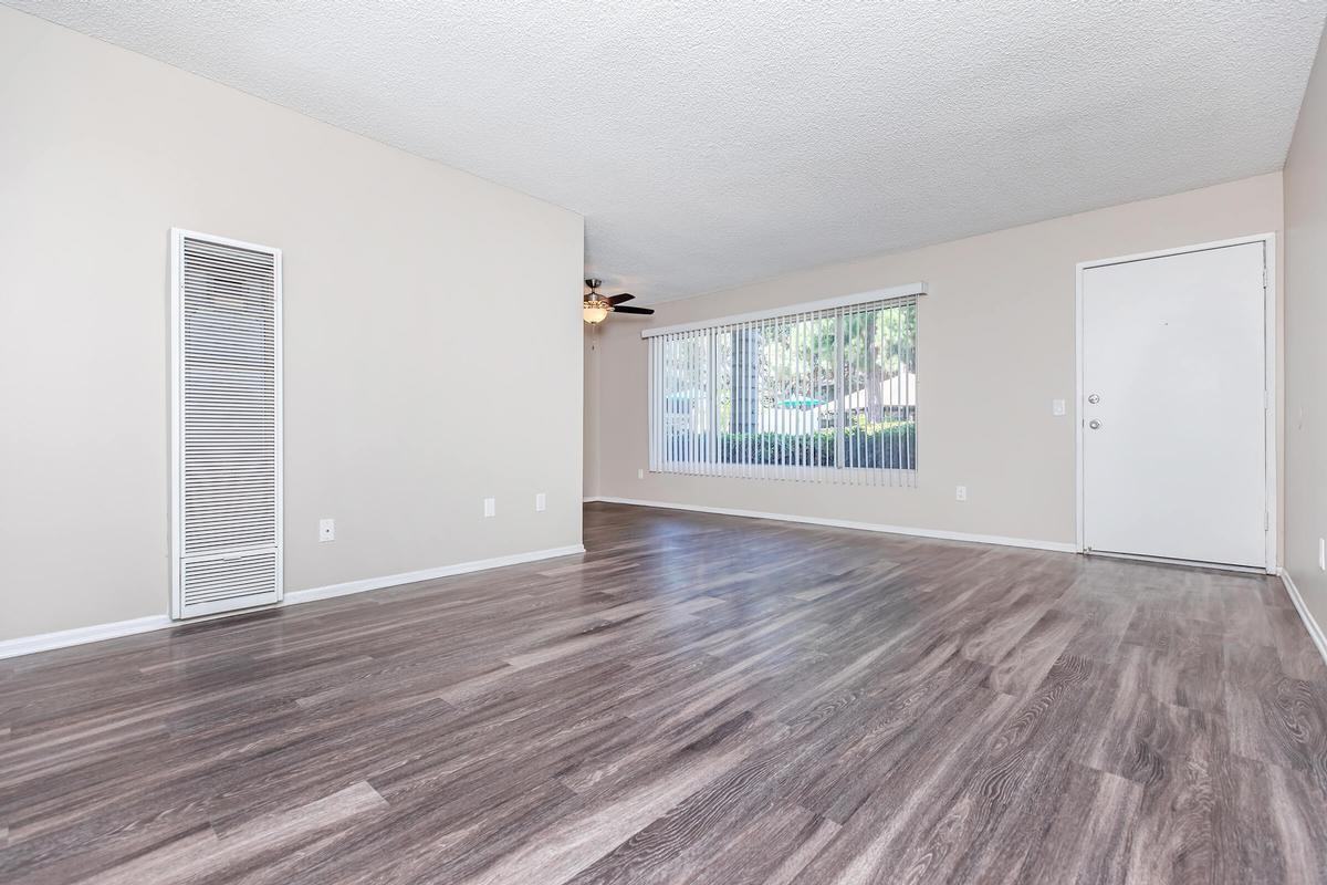 16162 Sher Ln - Photo 3 of 10