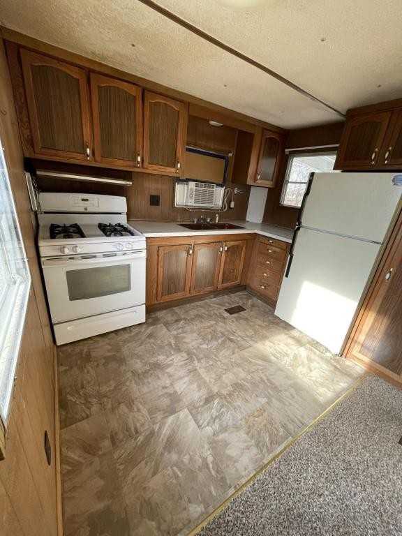 303 Temple St - Photo 3 of 8