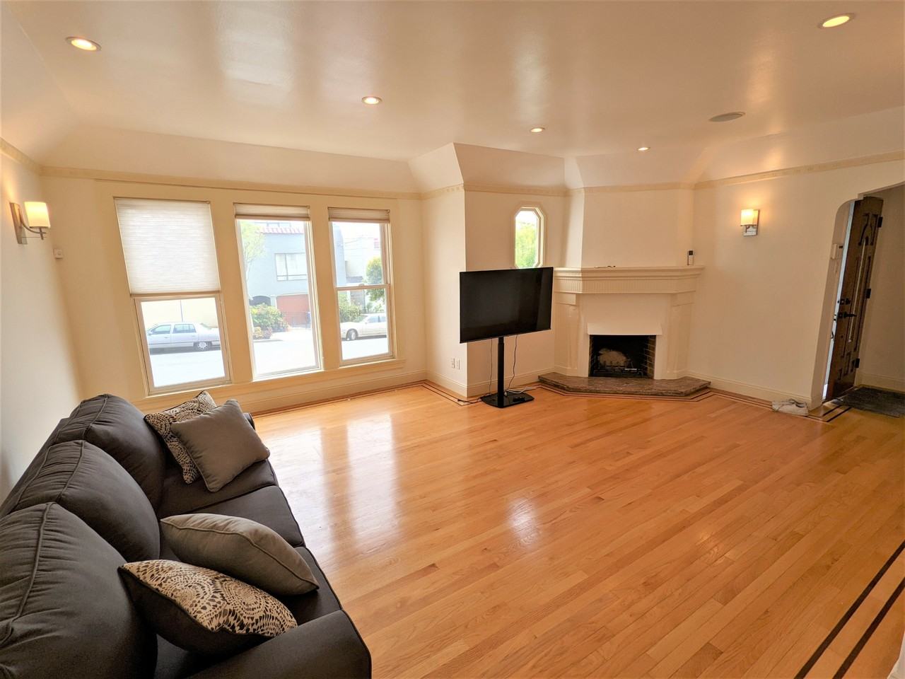 1818 Pacheco St - Photo 3 of 13