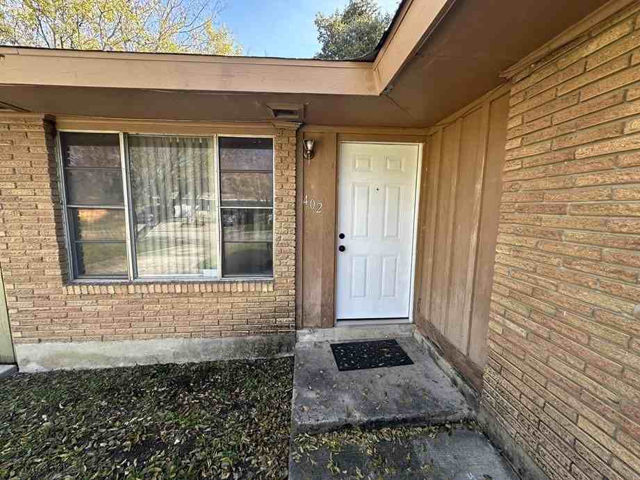 402 Aurelia St - Photo 2 of 15