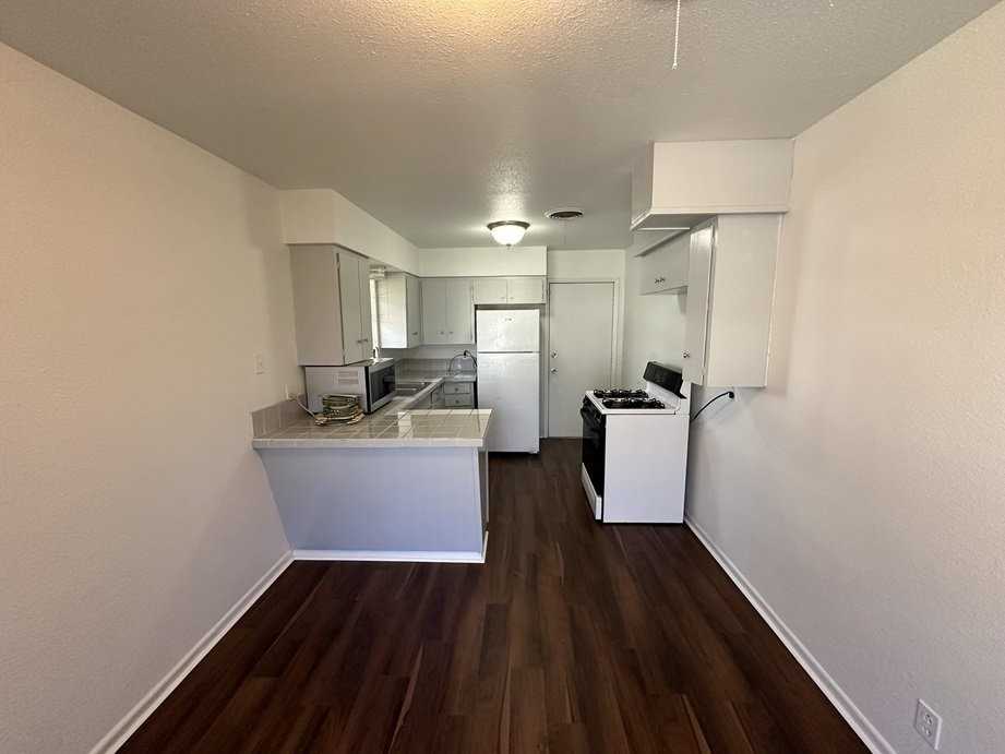 402 Aurelia St - Photo 3 of 15