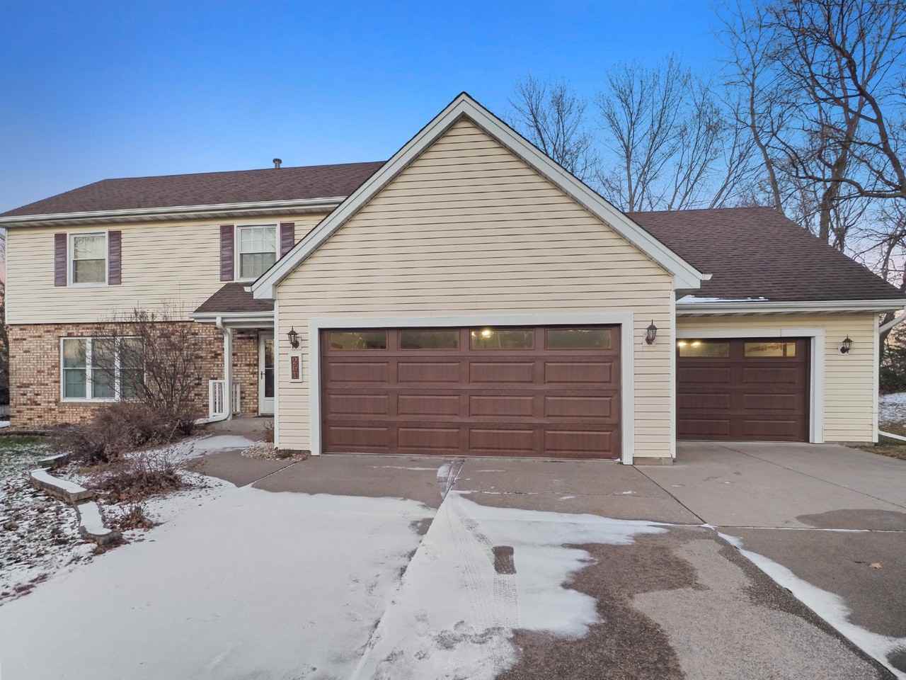 261 Deer Path - Photo 3 of 20