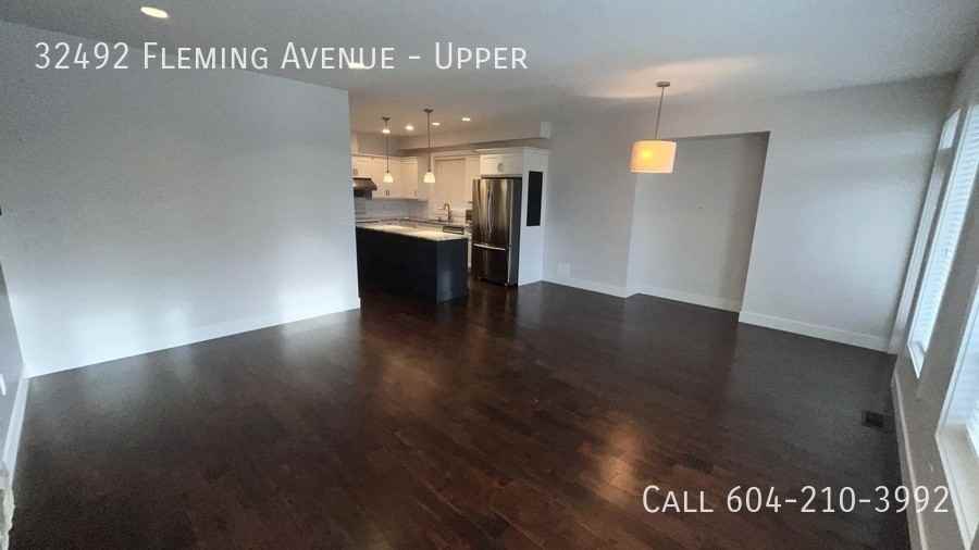 32492 Fleming Ave - Photo 3 of 17