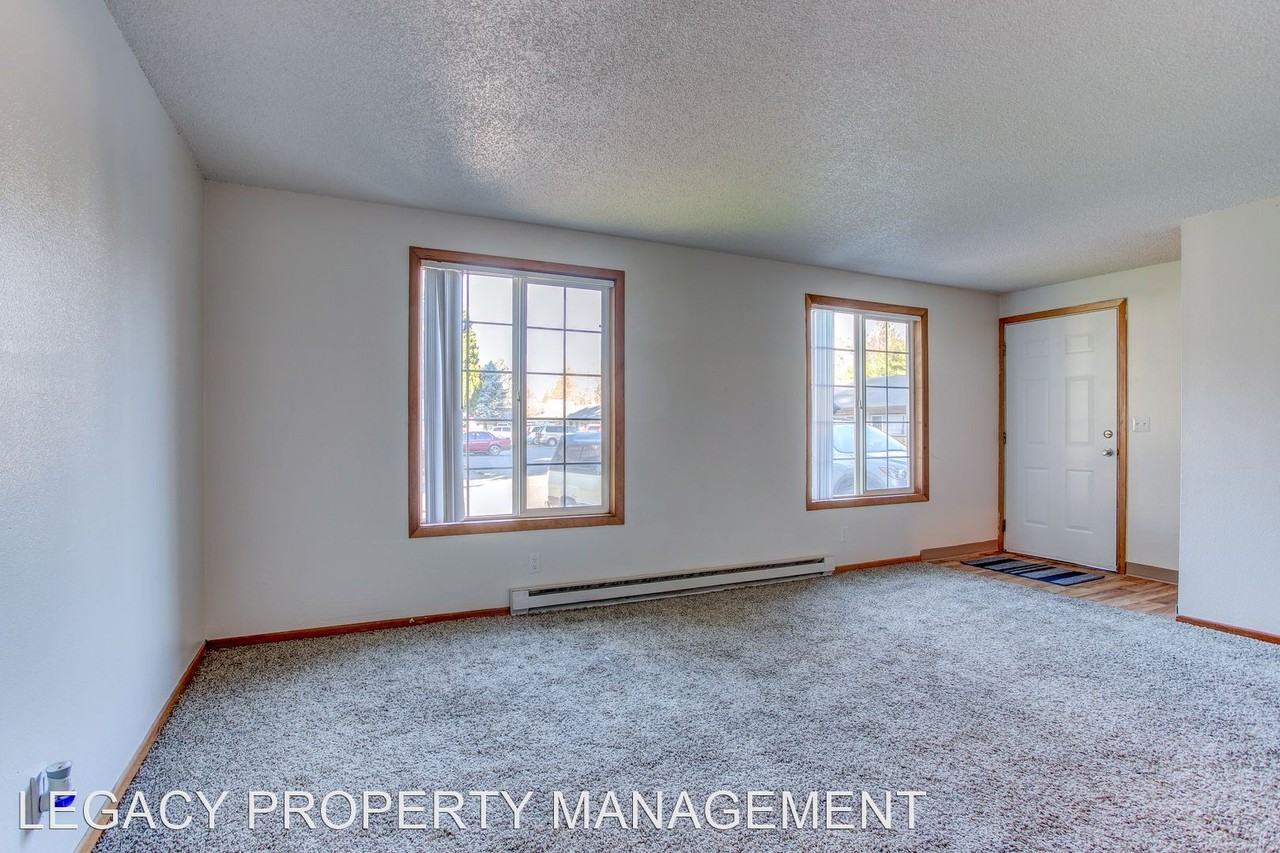 740-760 SE Cedar Street - Photo 2 of 10