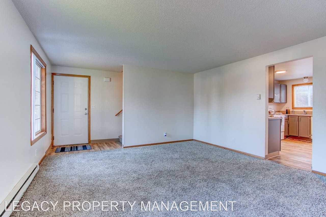 740-760 SE Cedar Street - Photo 3 of 10