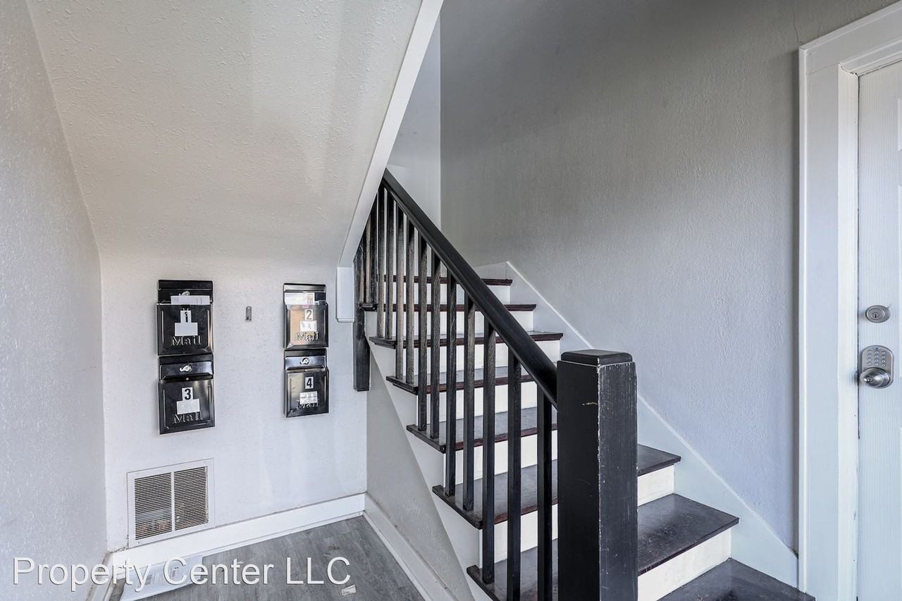 324 NW 24th St - Photo 3 of 9