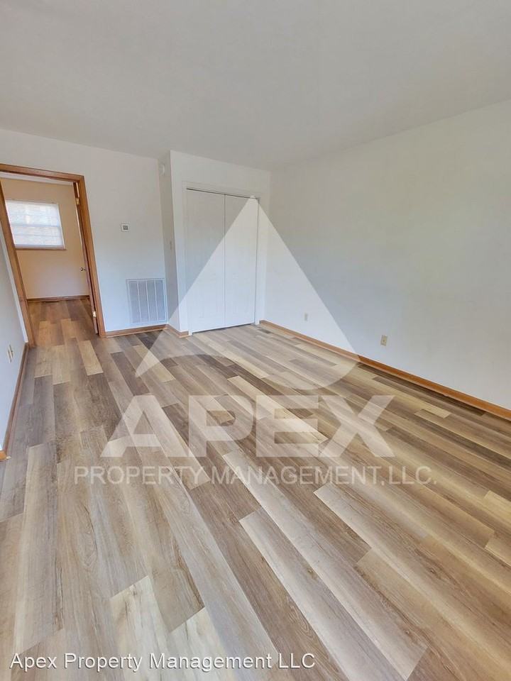 5024 Jacksboro Pike - Photo 2 of 16