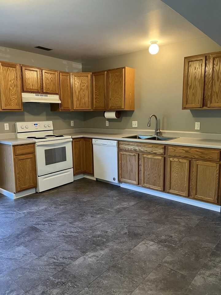 401 Briden - 401 #401 - Photo 3 of 39