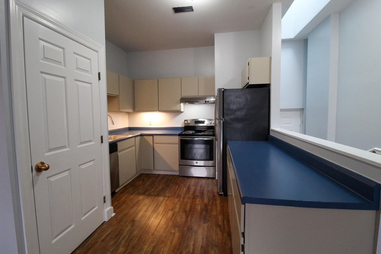 432 Hopkins Street-8 #8 - Photo 4 of 23