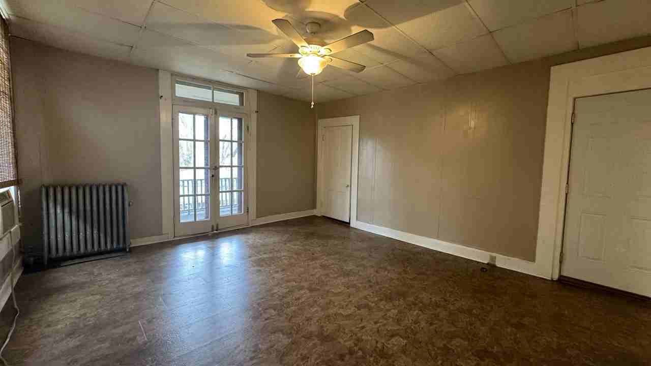 211 Oak Street - Photo 2 of 8