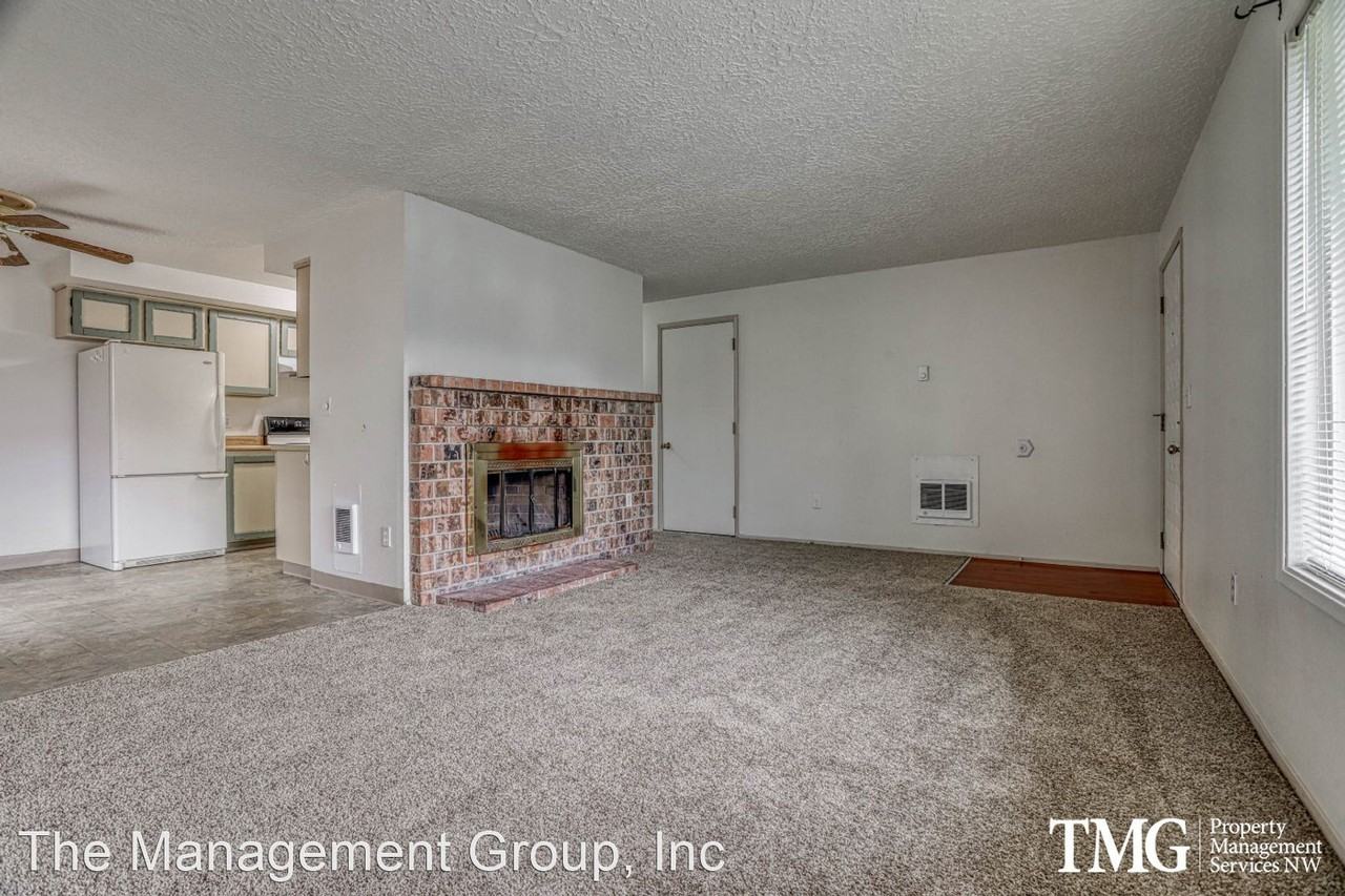 804 - 806 NE 105th Street - Photo 2 of 20