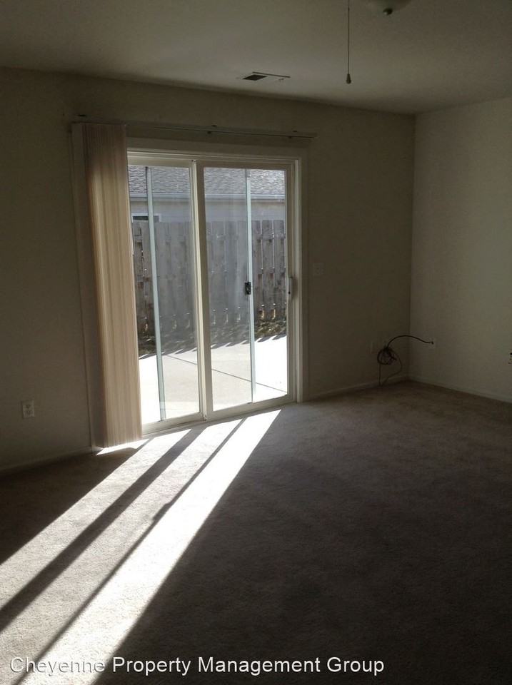 4024 Rockwood Dr - Photo 3 of 9