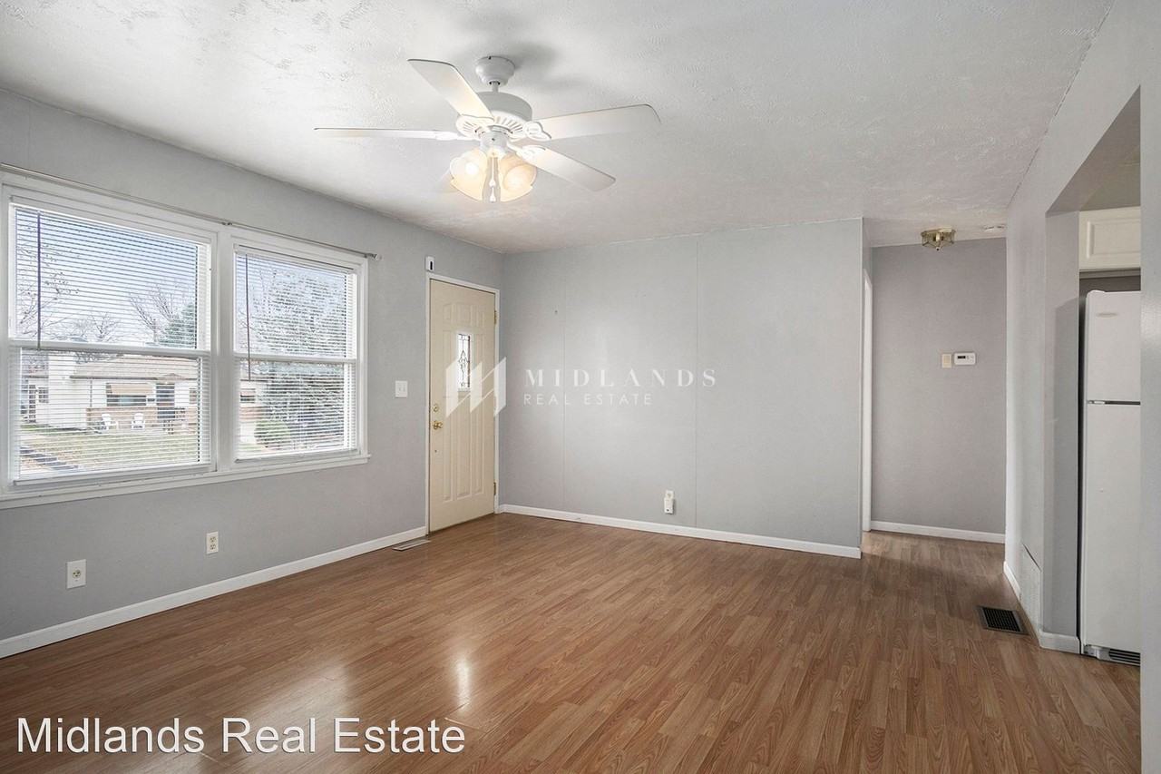 7422 S 77th Ave - Photo 2 of 15