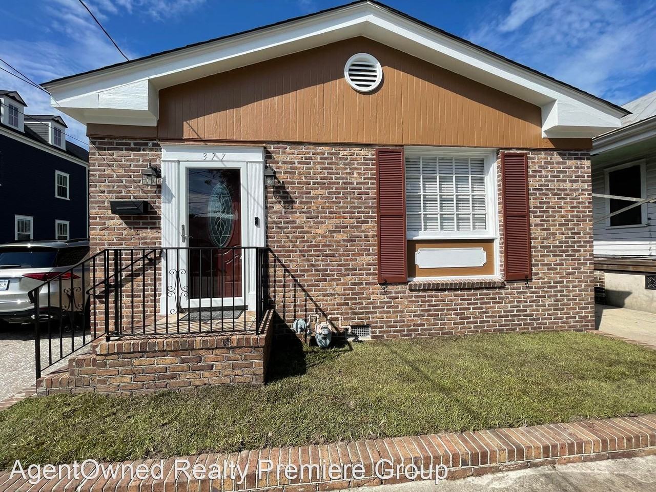 377 Ashley Ave - Photo 2 of 33