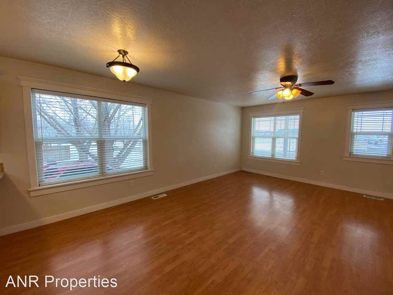 644 W Maple St - Photo 2 of 13