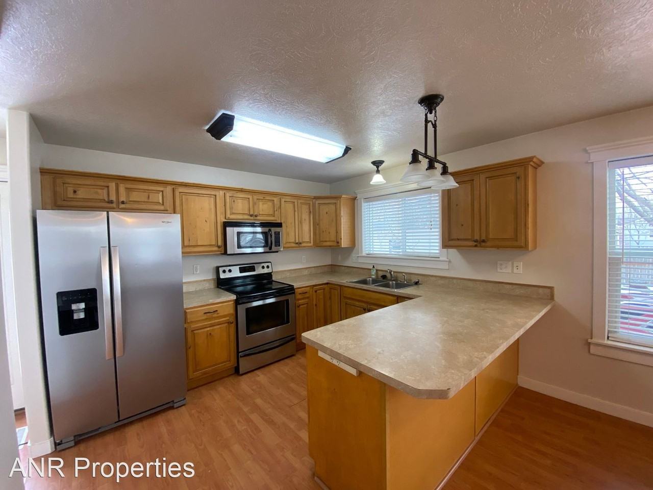 644 W Maple St - Photo 3 of 13