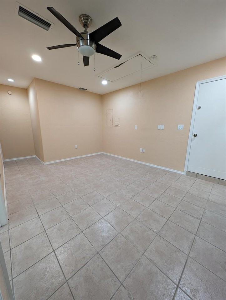 14931 69th Dr N - Photo 2 of 6