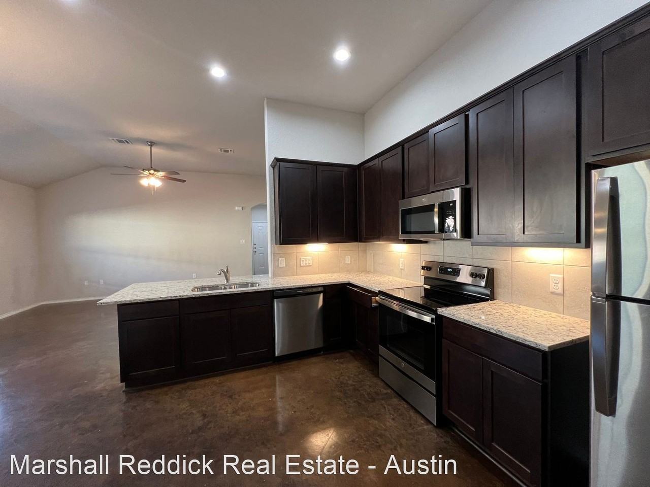 Luxury 3/2 Duplex in Seguin, Texas - Photo 2 of 16