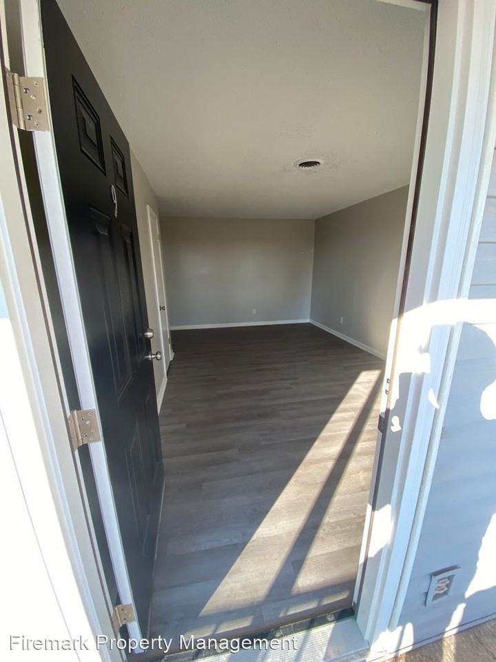 609 North Columbia Ave - Photo 2 of 2